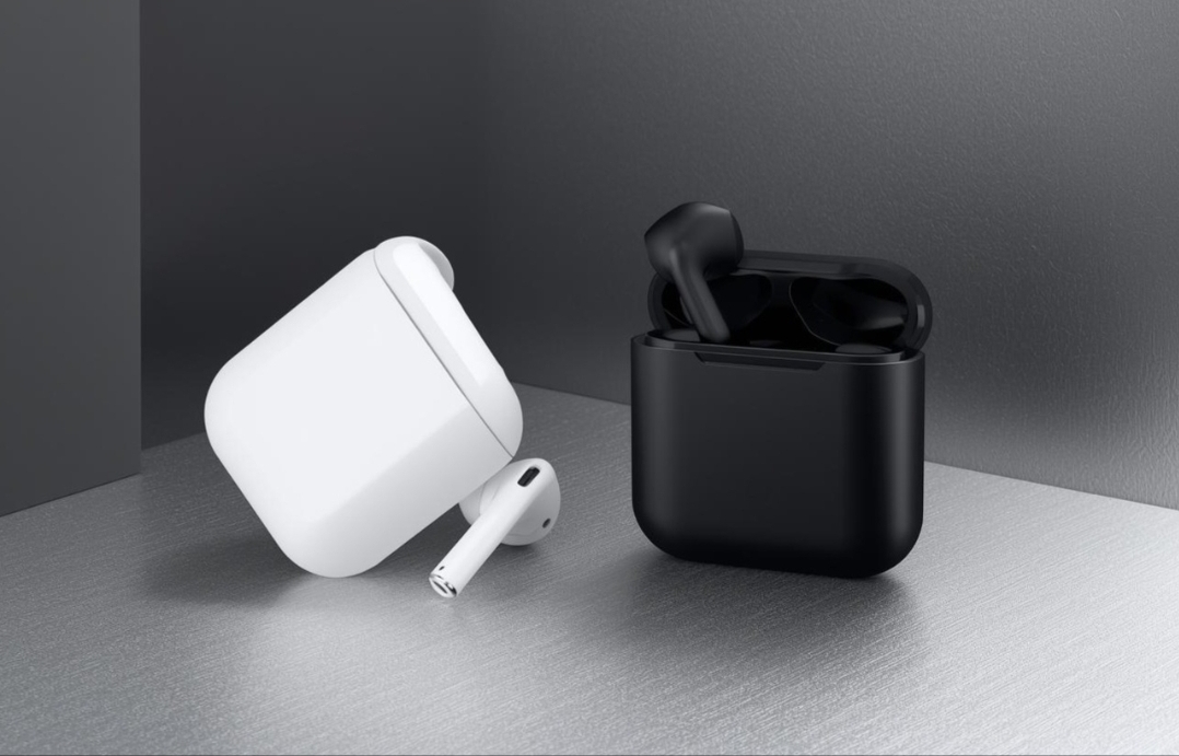 White black earbud 